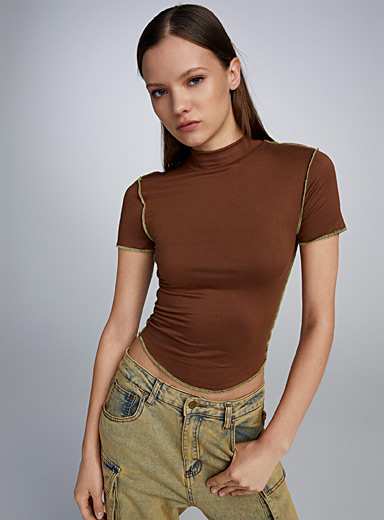 Twik: Le t-shirt col montant coutures colorées Brun pour femme