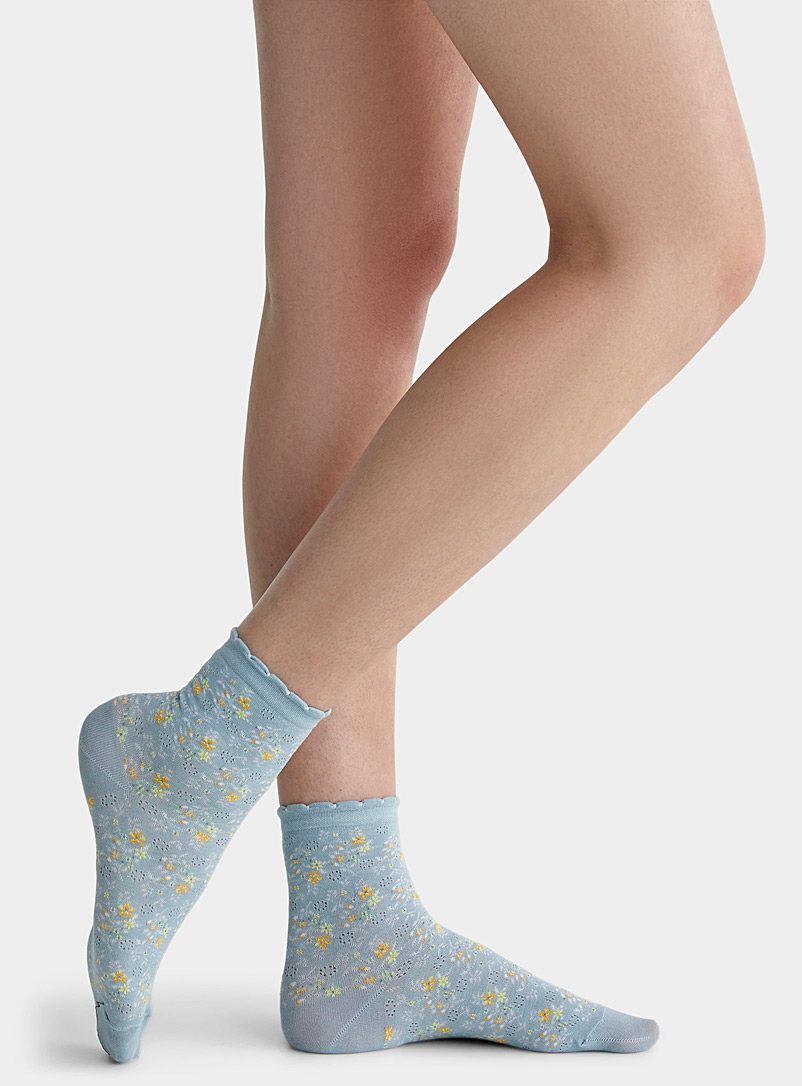 Bleuforêt: La chaussette cheville ajourée petites fleurs Bleu pâle pour femme