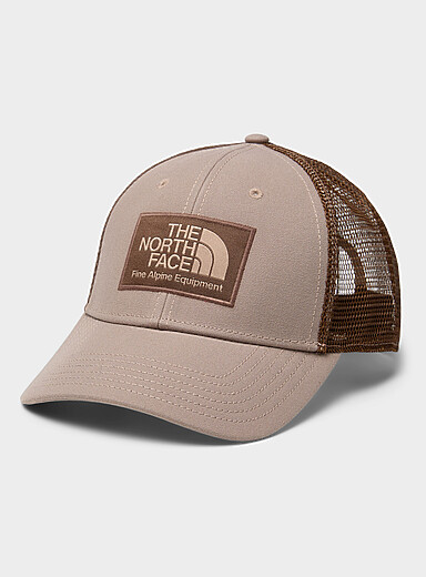 Signature emblem trucker cap <b>Classic fit</b>