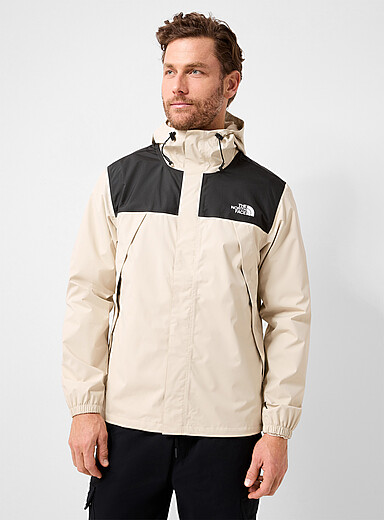 L'imperm&eacute;able &agrave; capuche Antora