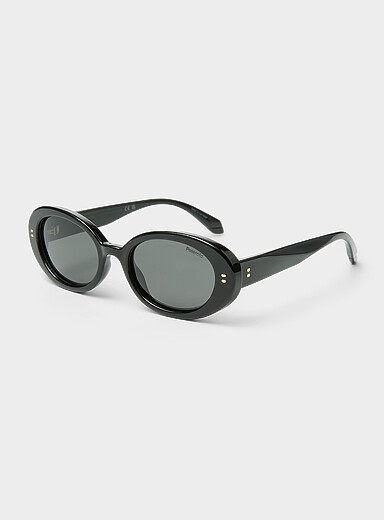 Les lunettes de soleil ovales noires polaris&eacute;es