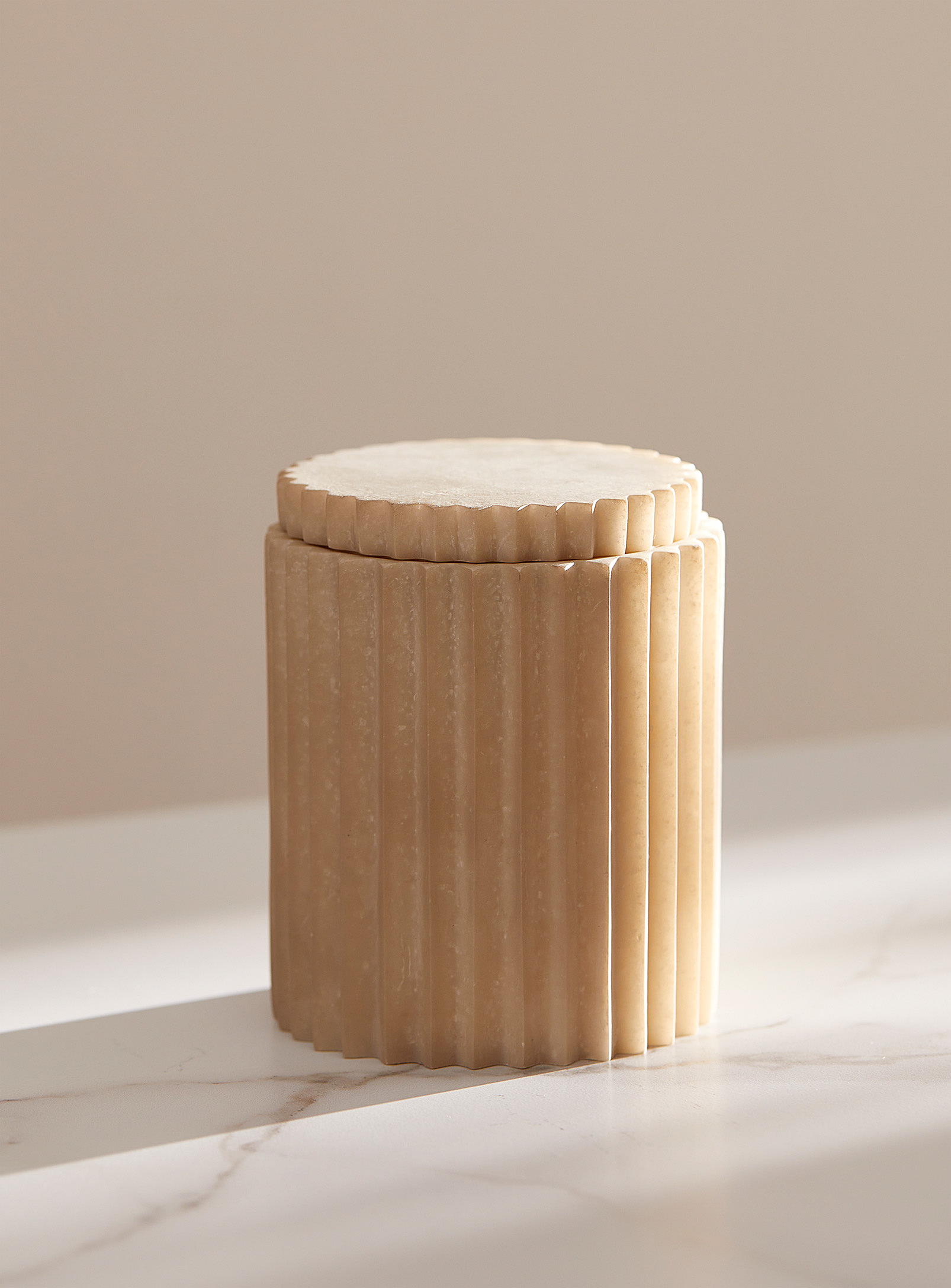 Simons Maison - Grooved resin decorative jar