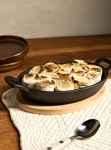 Small cast iron oval skillet with bamboo tray 2-piece set