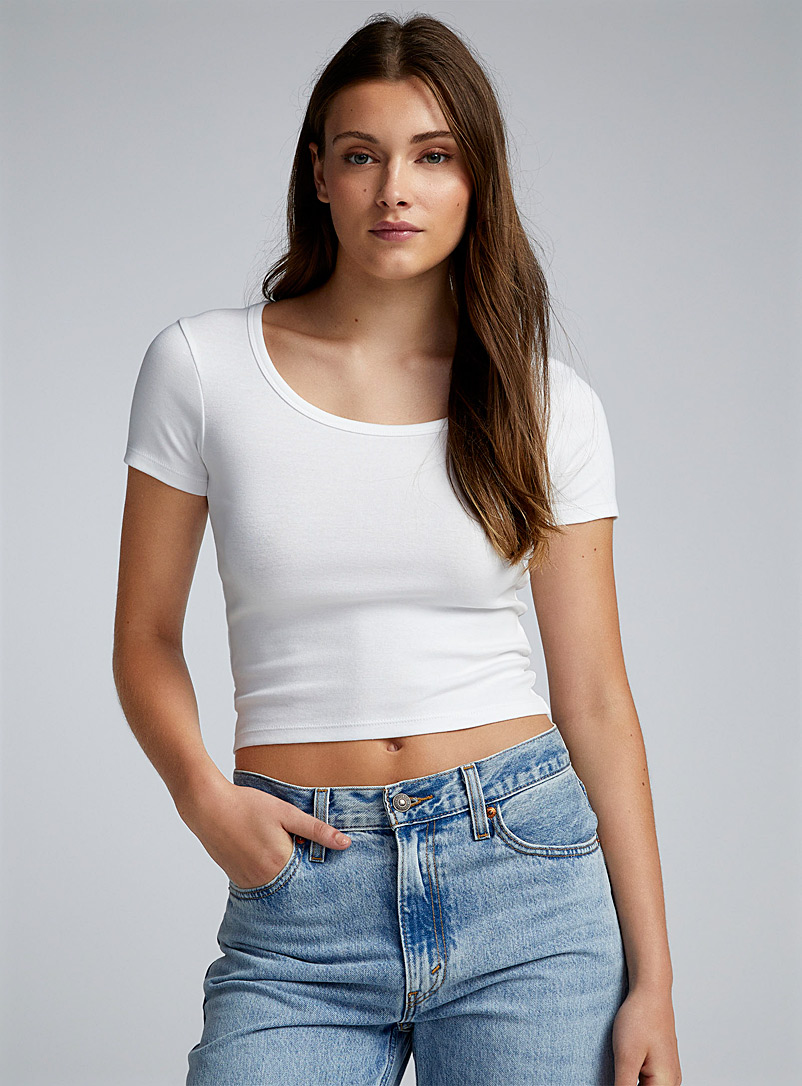 Twik: Le t-shirt court col rond dégagé Blanc pour femme