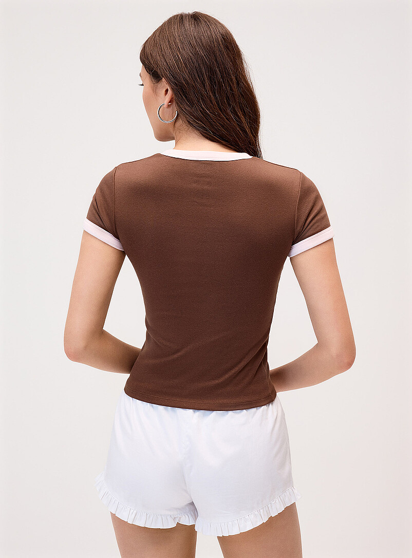 Twik: Le t-shirt graphique bords contraste &Eacute;cru &agrave; motifs pour femme