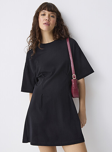 Twik: La robe t-shirt &eacute;vas&eacute;e Noir pour femme