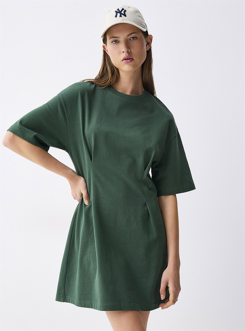 Twik: La robe t-shirt &eacute;vas&eacute;e Vert bouteille - Sapin pour femme