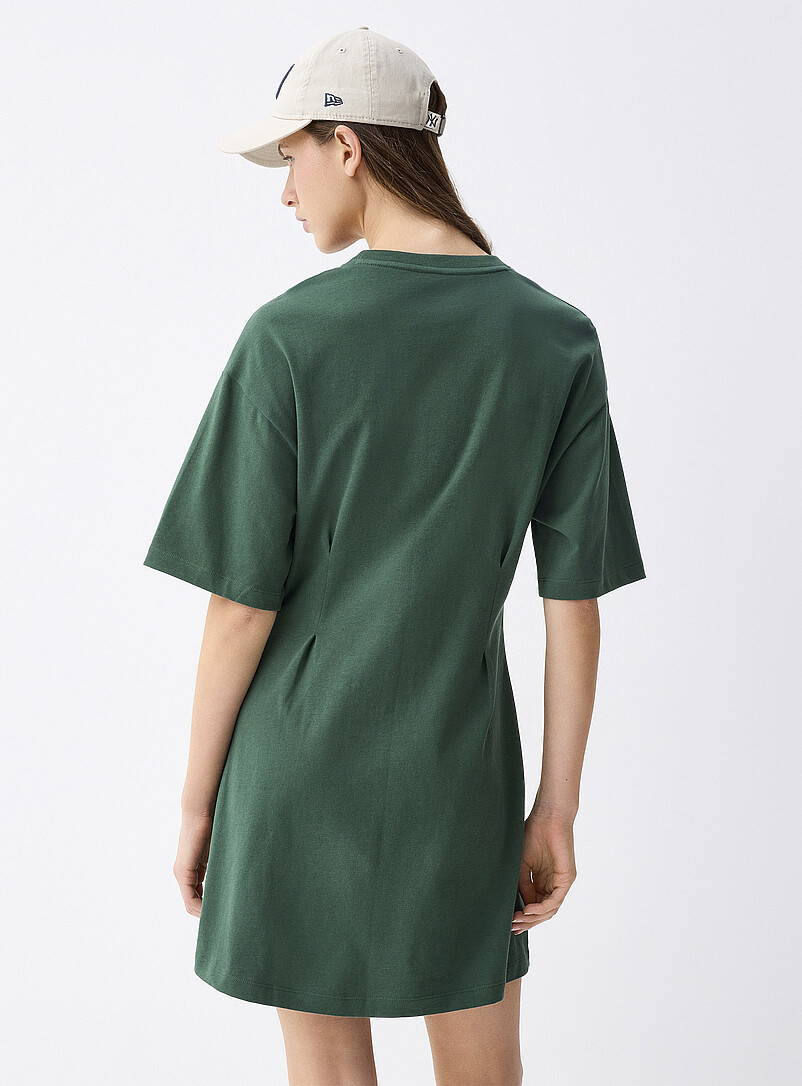 Twik: La robe t-shirt &eacute;vas&eacute;e Vert bouteille - Sapin pour femme