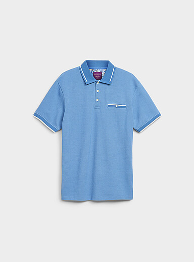 Le polo emboss&eacute; alv&eacute;ole <b>Fait d'un tissu Liberty Fabric</b>