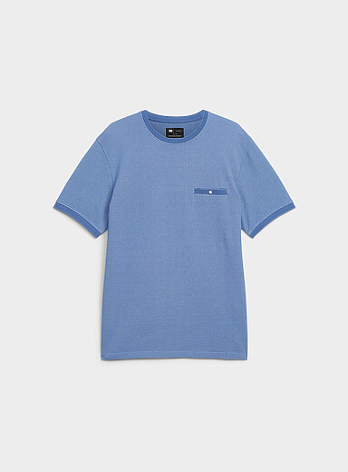 Le t-shirt emboss&eacute; alv&eacute;ole <b>Coupe standard</b>