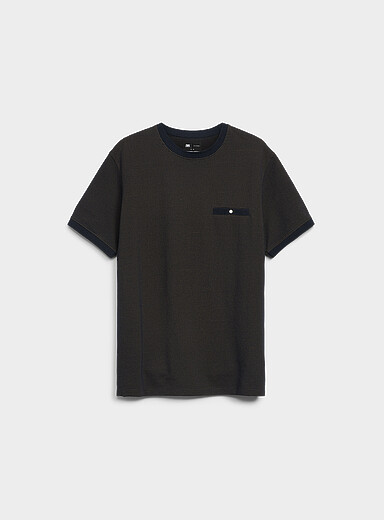 Le t-shirt emboss&eacute; alv&eacute;ole <b>Coupe standard</b>