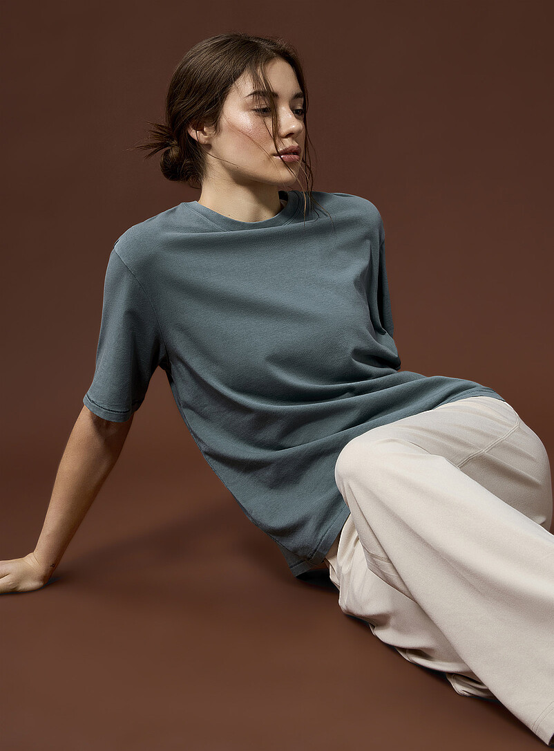 I.FIV5: Le t-shirt ample carr&eacute; d&eacute;lav&eacute; Oxford pour femme