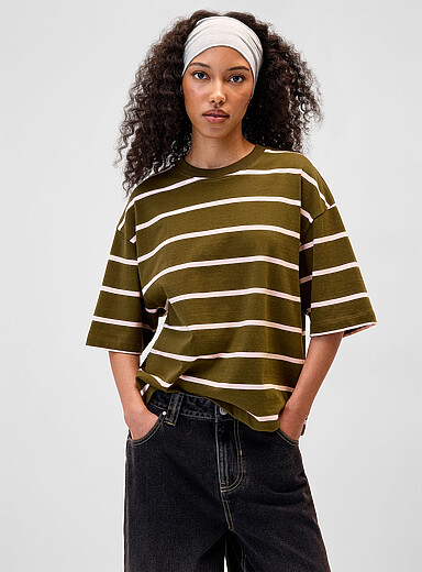 Twik: Le t-shirt coupe carr&eacute;e ray&eacute; Vert pour femme