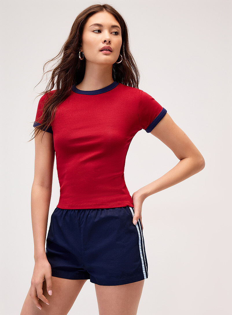 Twik: Le t-shirt bordures contrastes <b>Coupe tr&egrave;s ajust&eacute;e</b> Brun noisette pour femme