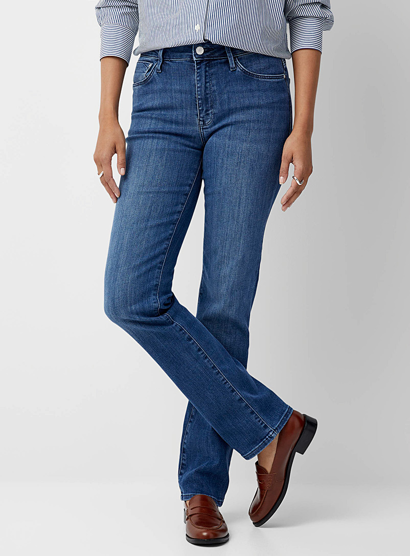 Mavi: Le jean Kendra bleu moyen <b>Coupe : jambe droite, taille r&eacute;guli&egrave;re</b> Bleu pour femme