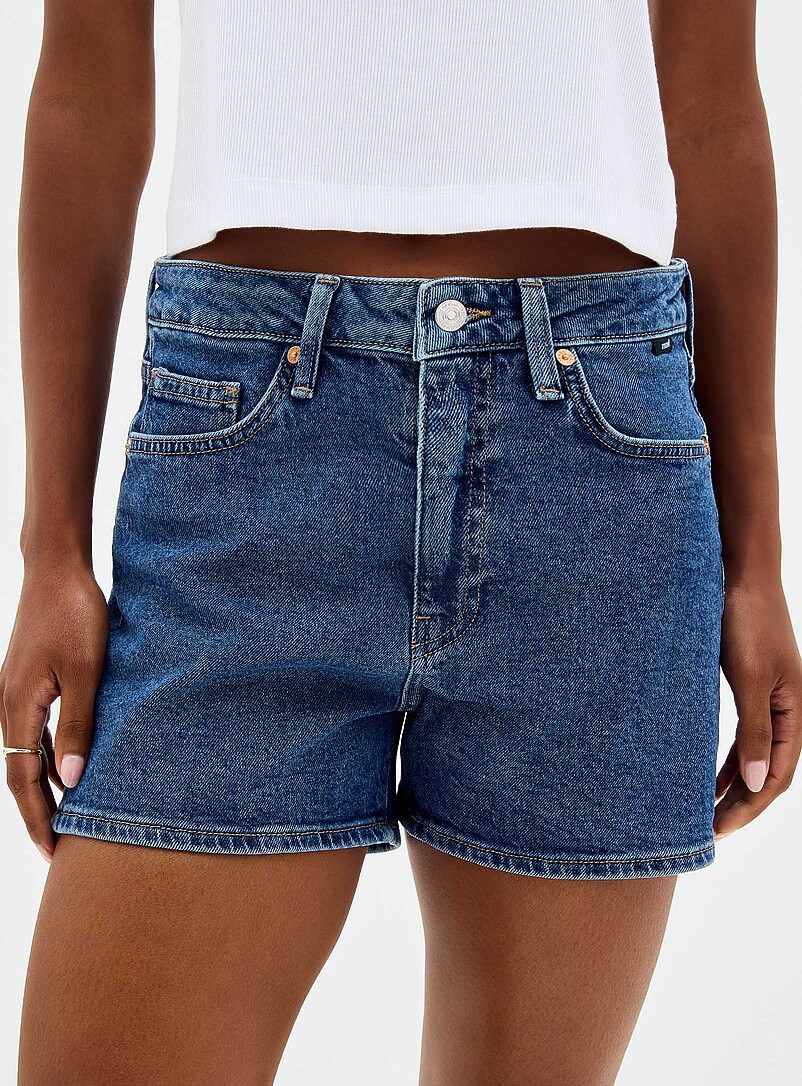 Mavi: Le short indigo moyen Heidi <b>Coupe : jambe d&eacute;contract&eacute;e, taille haute</b> Bleu fonc&eacute; - Indigo pour femme