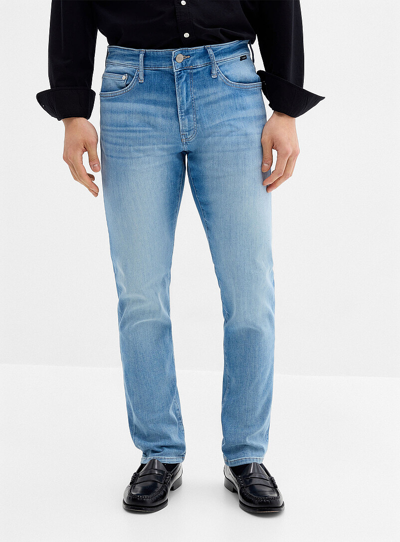 Mavi: Le jean bleu att&eacute;nu&eacute; Jake <b>Coupe &eacute;troite</b> Bleu pour homme