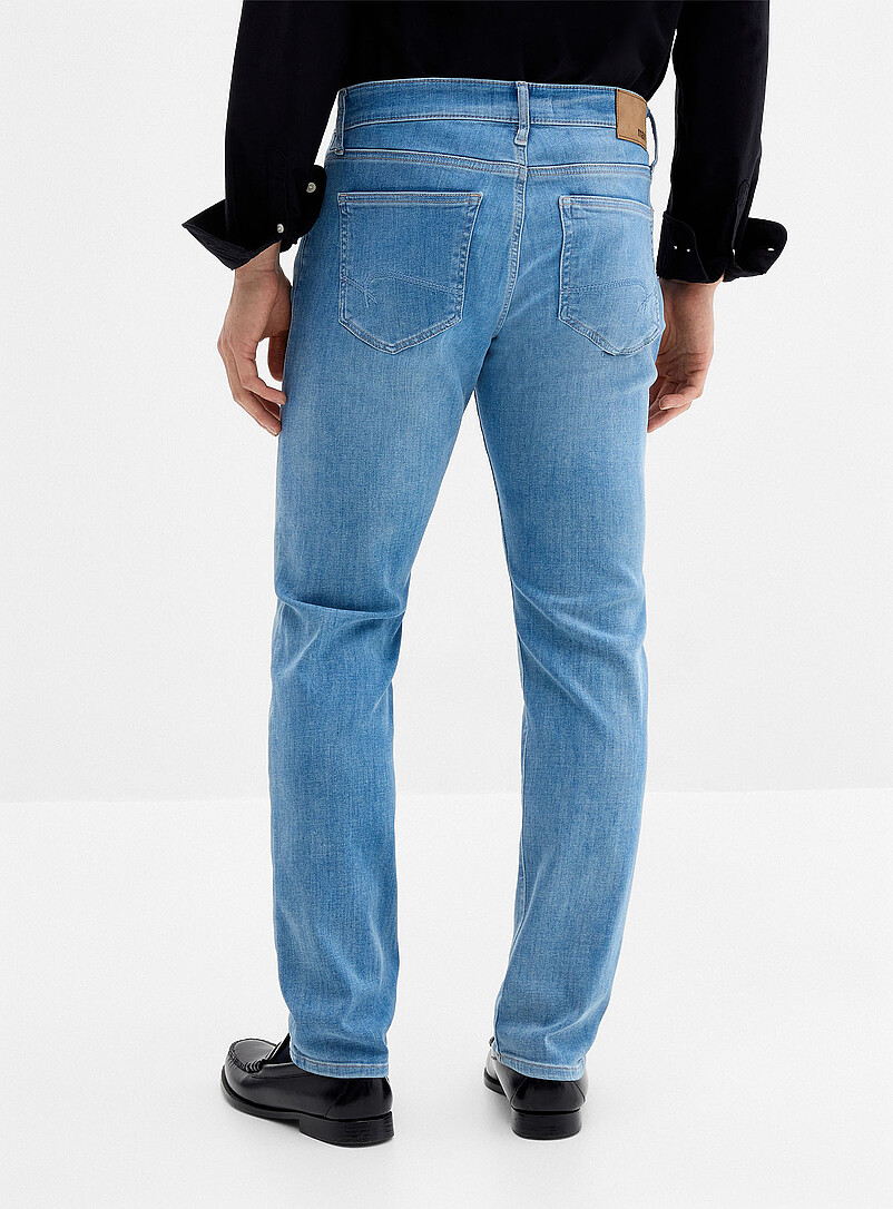 Mavi: Le jean bleu att&eacute;nu&eacute; Jake <b>Coupe &eacute;troite</b> Bleu pour homme