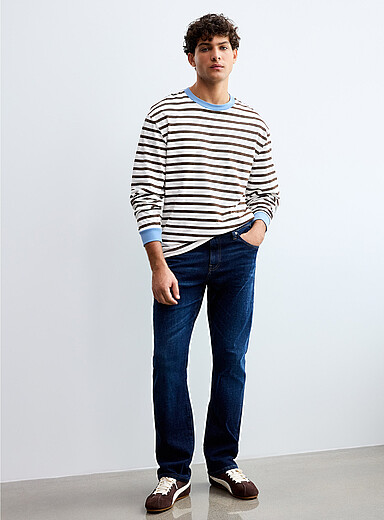 Le jean bleu fonc&eacute; d&eacute;tails d&eacute;lav&eacute;s <b>Coupe droite</b>