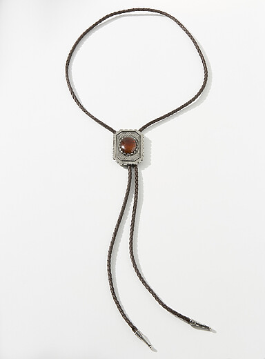 Amber-like centre engraved plate bolo