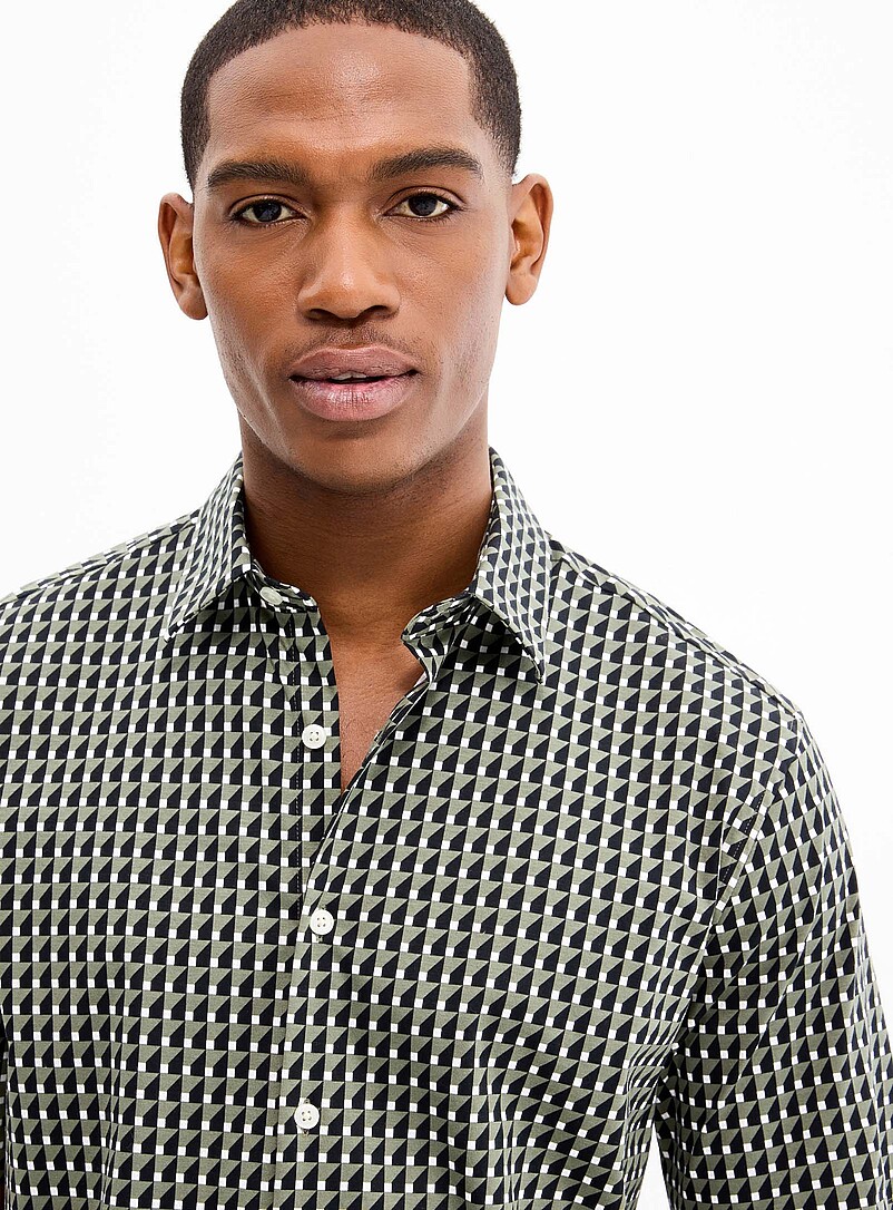 Le 31: La chemise extensible g&eacute;o optique <b>Coupe moderne</b> Vert pour homme