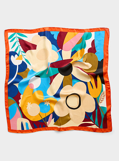 Le foulard &agrave; nouer fleurs artistiques