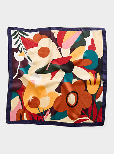 Le foulard &agrave; nouer fleurs artistiques
