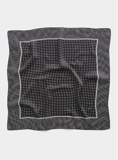 Le foulard &agrave; nouer pois r&eacute;tro