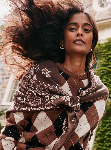 Frayed edge lightweight paisley scarf