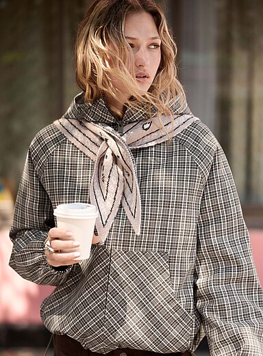 Paisley jacquard triangular scarf