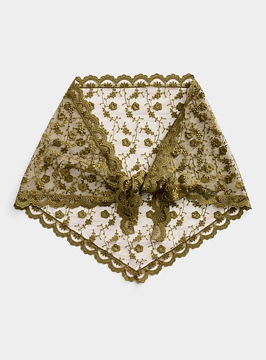 Le foulard triangulaire floral dentelle festonn&eacute;e