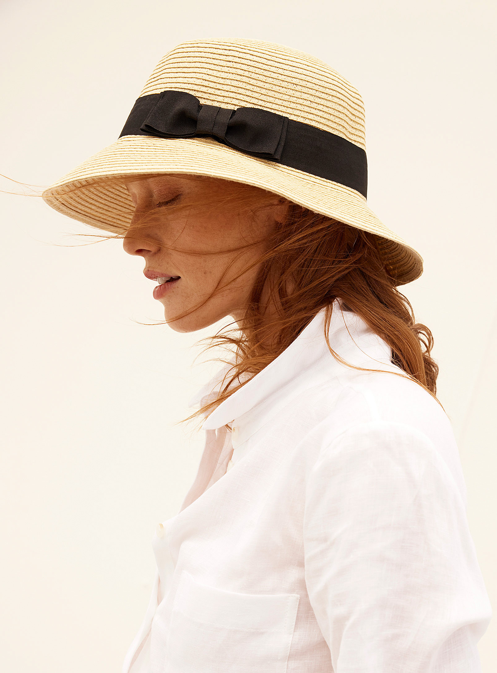 Parkhurst Contrasting Bow Cloche Hat In Cream Beige
