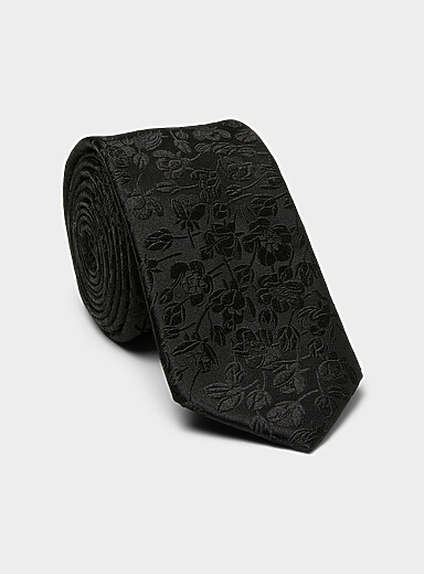 La cravate satin&eacute;e fleurs monochromes