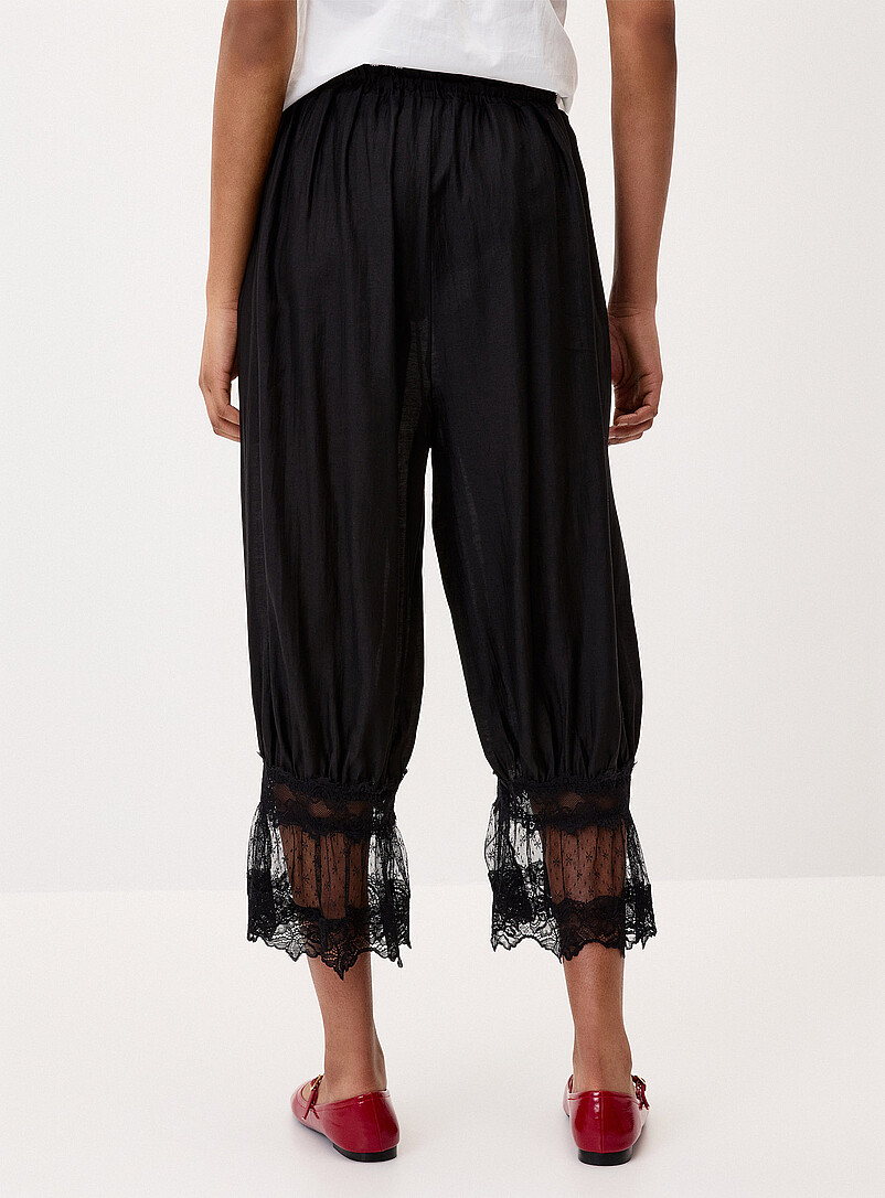 Twik White Lace ankle bloomer pant for women
