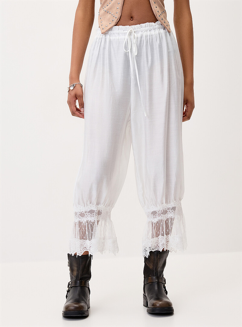 Twik White Lace ankle bloomer pant for women