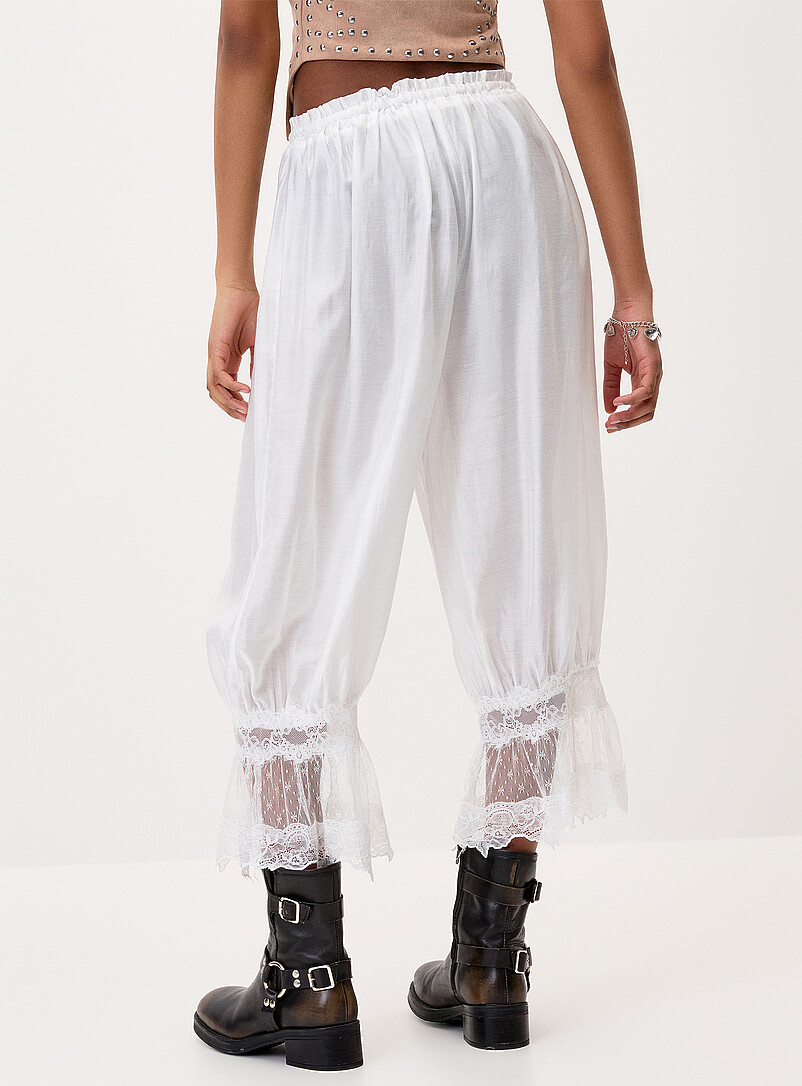 Twik White Lace ankle bloomer pant for women