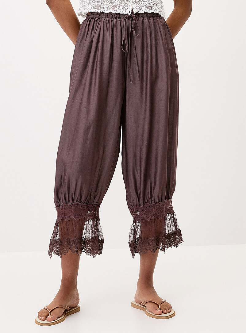 Twik White Lace ankle bloomer pant for women
