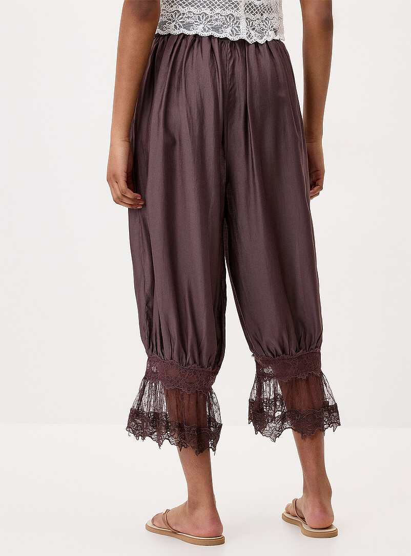 Twik: Le pantalon <i>bloomer</i> chevilles dentelle Noir pour femme