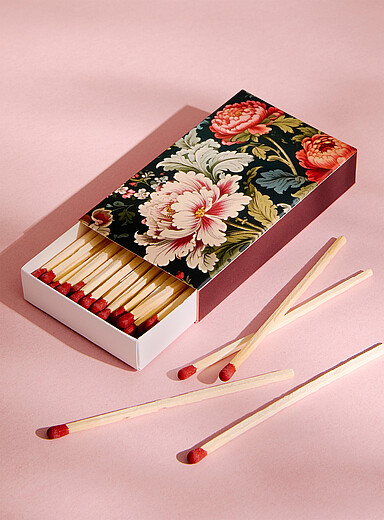 Lush flowers match holder Set of 45