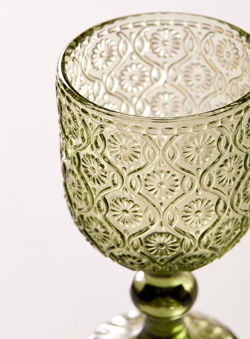Embossed daisies wine glass product image 2