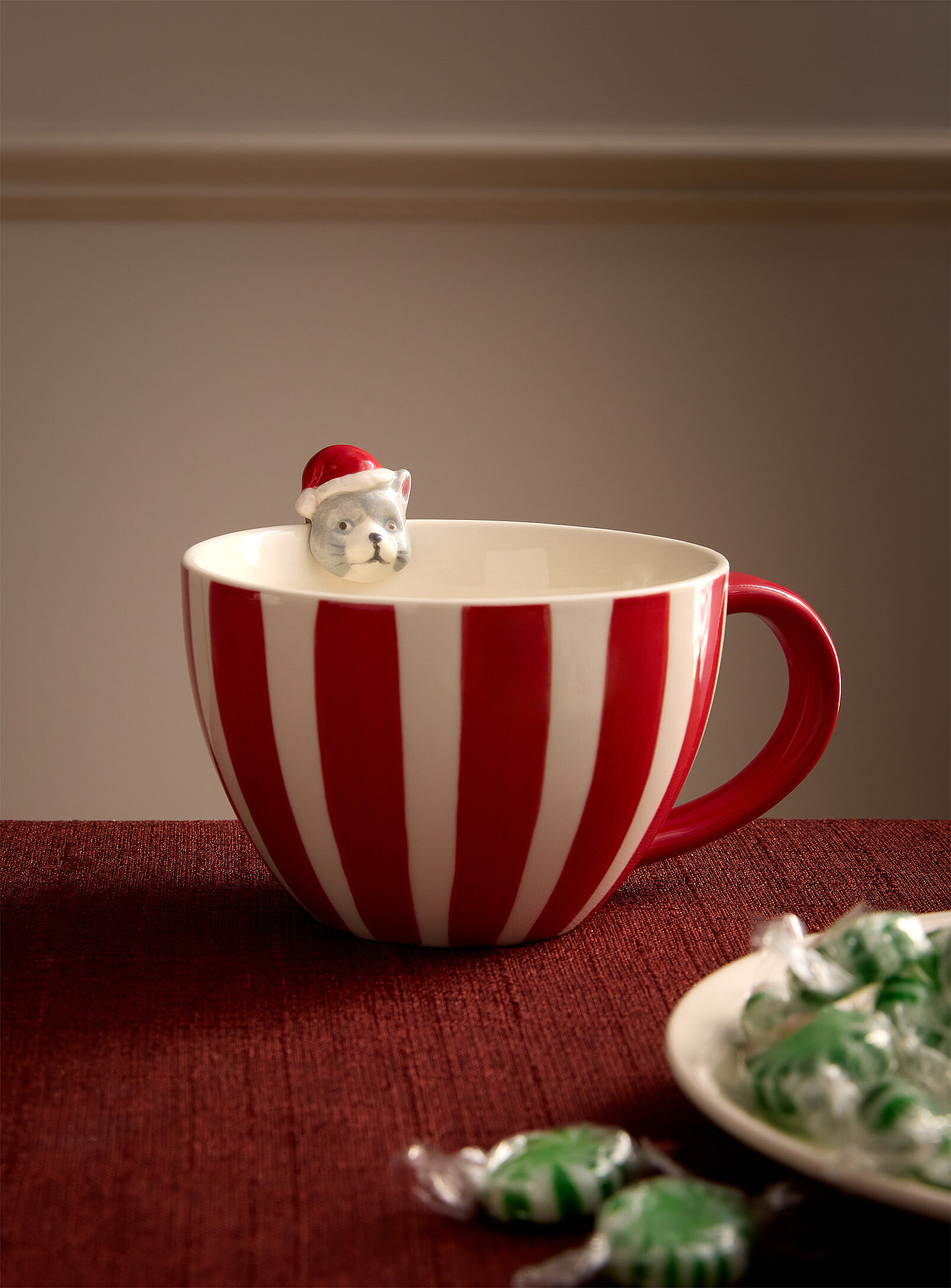 La grande tasse rayée chat de Noël