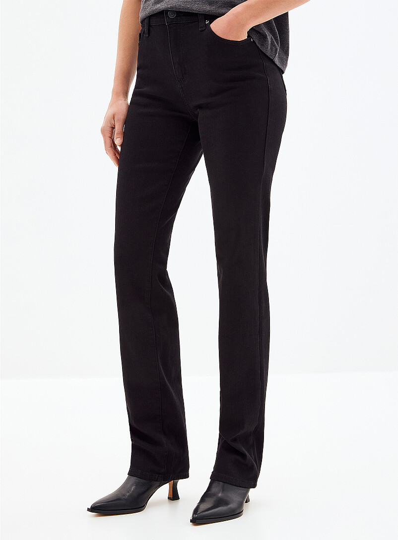Yoga Jeans: Le jean Chloe noir <b>Coupe : jambe droite, taille r&eacute;guli&egrave;re</b> Noir pour femme