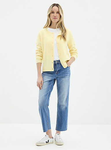Le jean extensible bord effiloch&eacute; Chloe <b>Coupe : jambe droite, taille mi-haute</b>