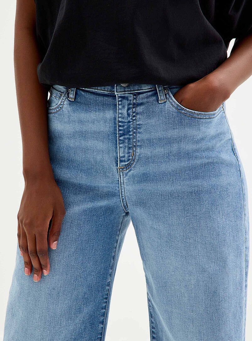 Yoga Jeans: Le jean bleu p&acirc;le Lily <b>Coupe : jambe large, taille mi-haute</b> Bleu p&acirc;le - Bleu ciel pour femme