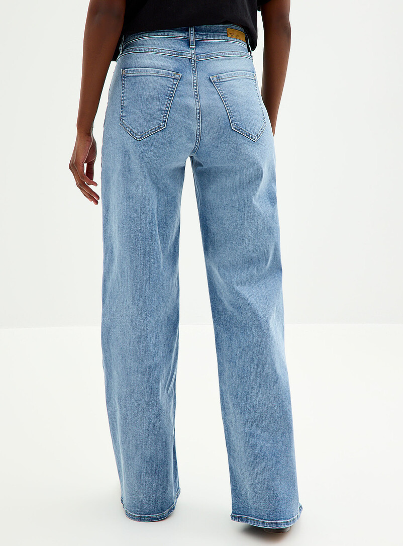 Yoga Jeans: Le jean bleu p&acirc;le Lily <b>Coupe : jambe large, taille mi-haute</b> Bleu p&acirc;le - Bleu ciel pour femme