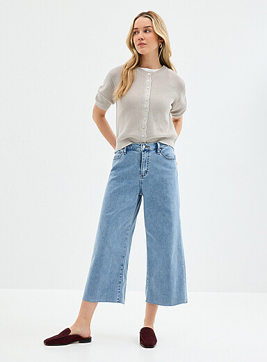 Lily Short cropped coloured jean Fit: Wide leg, mid rise Lily Short cropped coloured jean Fit: Wide leg, mid rise
