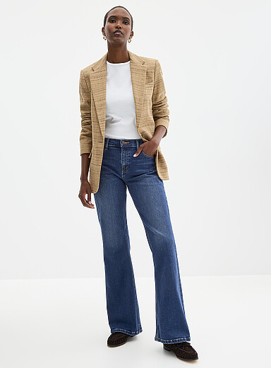 Alex bootcut jean <b>Fit: Semi-flared leg, regular rise</b>