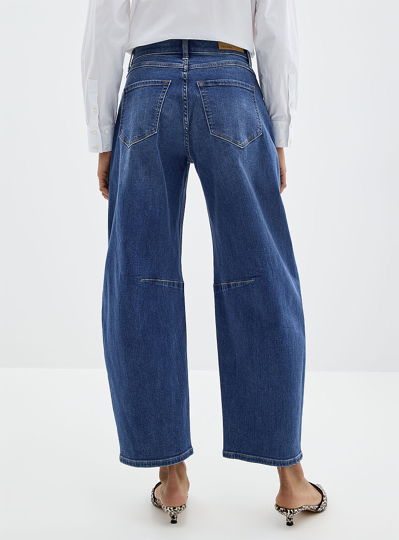 Yoga Jeans: Le jean indigo moyen ballon Malia <b>Coupe : jambe ballon, taille haute</b> Bleu pour femme