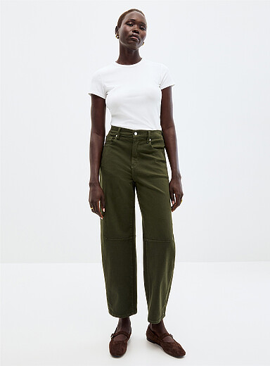 Le jean ballon color&eacute; uni <b>Coupe : jambe ballon, taille mi-haute</b>