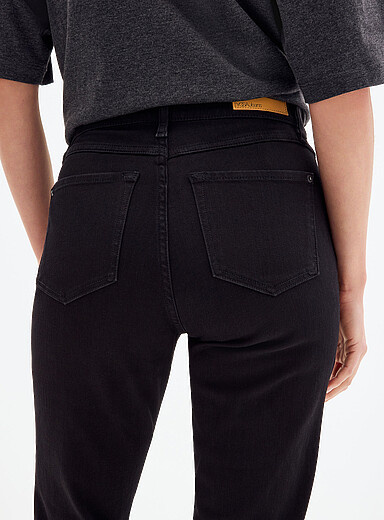 Black Chloe jean Fit: Straight leg, regular rise product image 4